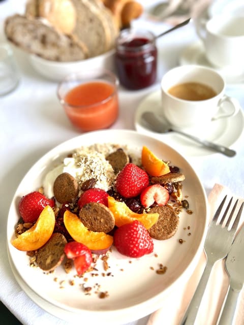 Food and drinks, Food, Breakfast, Continental breakfast