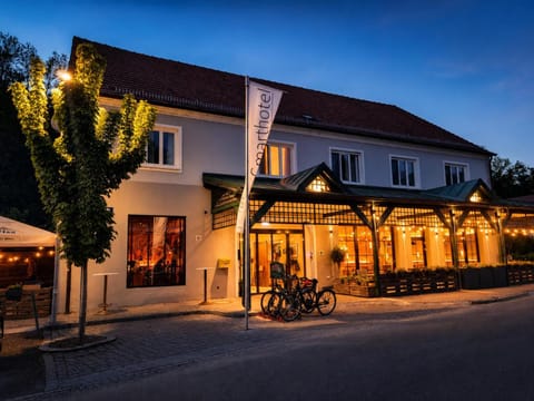 Property building, Restaurant/places to eat