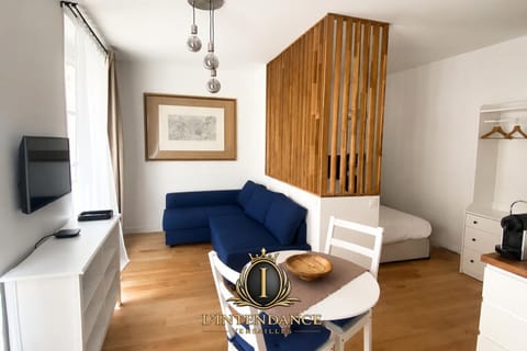 Property building, TV and multimedia, Living room, Seating area, Dining area