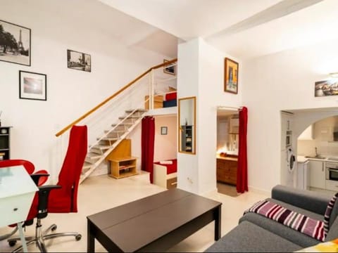 Facade/entrance, TV and multimedia, Living room, Seating area
