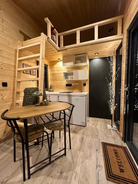 Kitchen or kitchenette, pet friendly