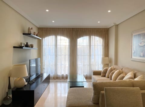 TV and multimedia, Living room, Seating area