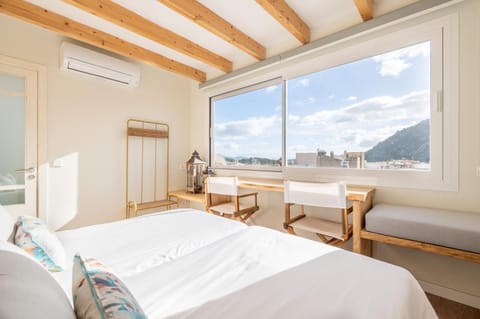 Property building, Living room, Bedroom