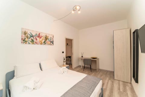 Bed, TV and multimedia, Photo of the whole room, Bedroom, wardrobe