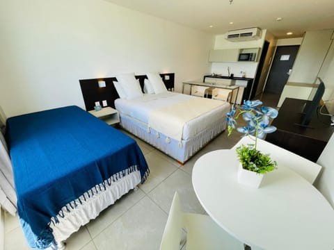 Bed, Kitchen or kitchenette, Dining area, Bedroom, air conditioner