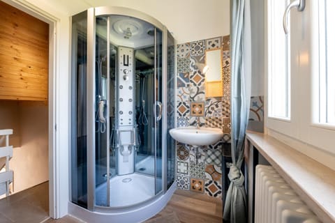 Shower, Toilet, Bathroom, Bath