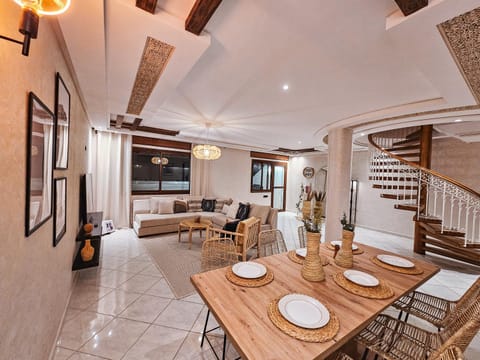 Living room, Photo of the whole room, Dining area