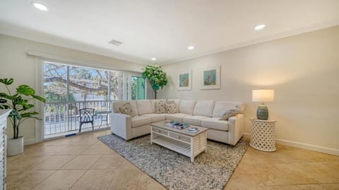 Walkable to Beach, Restaurants, Entertainment! Apartment in Saint Armands Key