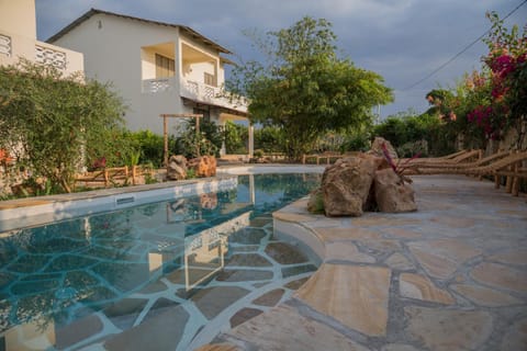 Day, Swimming pool