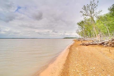 Grandview Spacious and Updated Beds for 10 House in Eufaula