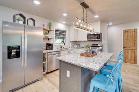 Grandview Spacious and Updated Beds for 10 House in Eufaula