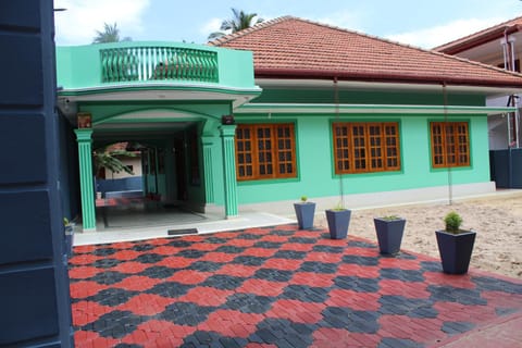 Facade/entrance