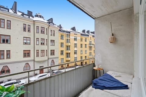 Sunny Views w Balcony, Netflix, 200m tram&bus, Design District Apartment in Helsinki