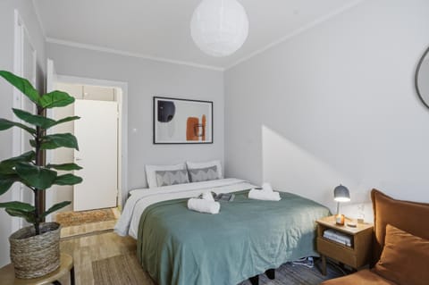 Sunny Views w Balcony, Netflix, 200m tram&bus, Design District Apartment in Helsinki