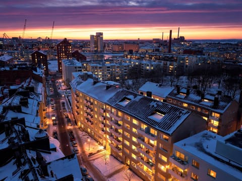 Sunny Views w Balcony, Netflix, 200m tram&bus, Design District Apartment in Helsinki