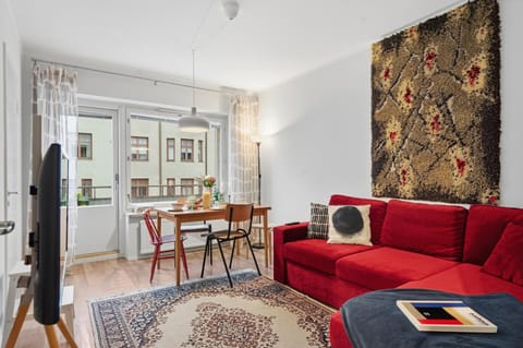 Sunny Views w Balcony, Netflix, 200m tram&bus, Design District Apartment in Helsinki