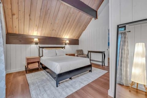 Tahoe City Vacation Rental with Fireplace and Deck House in Tahoe City