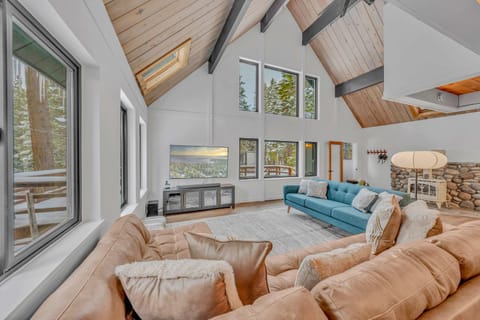 Tahoe City Vacation Rental with Fireplace and Deck House in Tahoe City