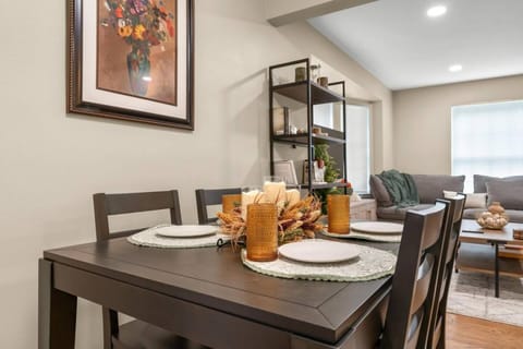 Newly Renovated in Historic Neighborhood Near DTW House in Dearborn