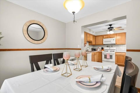 Near Greenfield Village-Downtown Dearborn-Oakwood House in Dearborn Heights