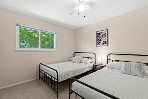 Big Fenced Backyard Sleeps 8 House in Dearborn Heights