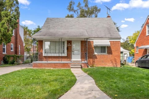 Cozy 4 Bedroom-Outdoor furniture- 2 bathrooms House in Inkster