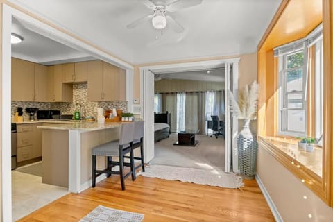 Modern Townhouse Near Everything Shopping Center House in Dearborn