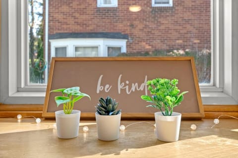 Modern Townhouse Near Everything Shopping Center House in Dearborn