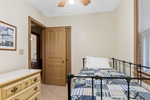 The Bott Cott: Cozy 3-Bedroom Retreat in Grand Haven House in Grand Haven