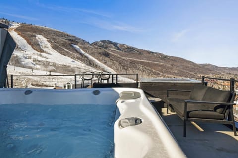 Japandi Slopeside Retreat House in Park City