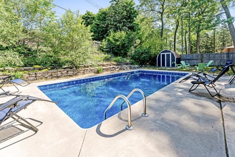 Private pool, close to Lake Michigan Beaches House in Norton Shores