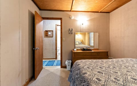 Experience the charm of Silver Lake at Parrothead Retreat House in Wisconsin