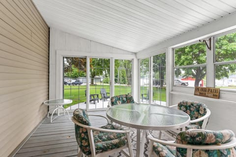 Lakeview Cottage - stunning views of Silver Lake. House in Wisconsin