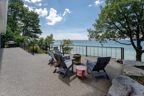 Lake Michigan Beach Cottage - beach access and stunning views. House in Michigan