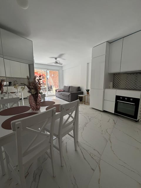 Living room, Dining area, pet friendly