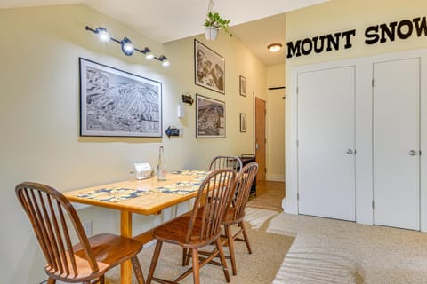 Walk to Mount Snow Resort Unit with Pool and Hot Tubs Apartment in Dover