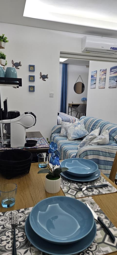 Coffee/tea facilities, Living room, Dining area