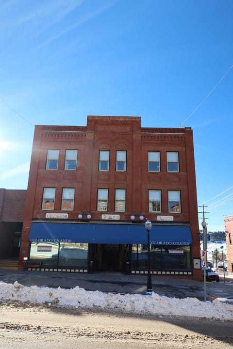 Property building, Day, Location