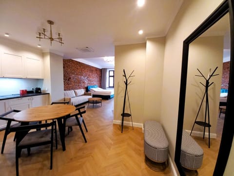 Kitchen or kitchenette, Living room, Seating area, Dining area