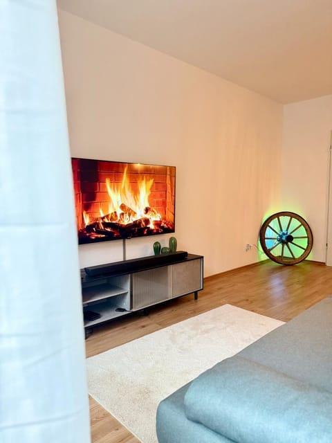 Communal lounge/ TV room, TV and multimedia, Living room, Seating area