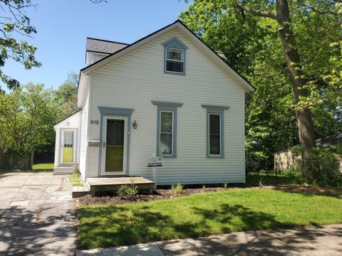 Walking Distance to downtown Grand Haven House in Grand Haven