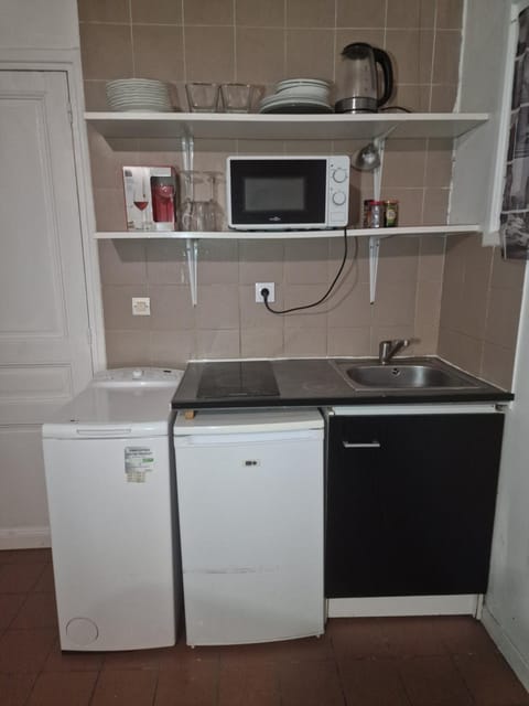 APPARTEMENT -DANS LA ZONE UNIVERSITAIRE CHAMPS SUR Marne Apartment in Île-de-France