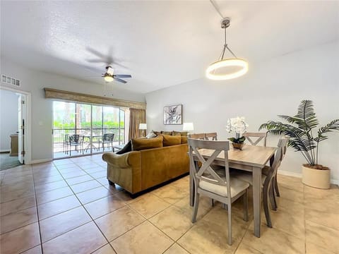 Spacious 3 Bed 3 Bath Luxury Condo 5 min from Disney Apartment in Orlando