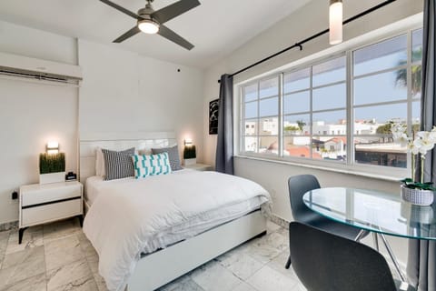 Best location by the Beach ! Free WiFi - TV - All amenities Apartment in Flamingo Lummus