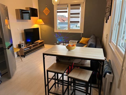 Communal lounge/ TV room, TV and multimedia, Kitchen or kitchenette, Living room