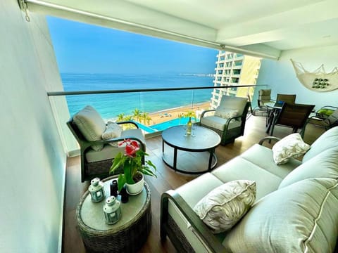 Natural landscape, View (from property/room), Balcony/Terrace, Seating area, Sea view