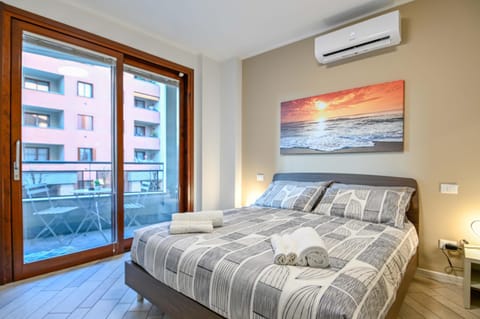 Bed, Photo of the whole room, Bedroom, towels, air conditioner