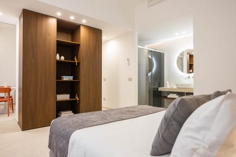 Bed, Photo of the whole room, wardrobe