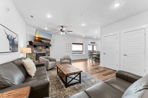 CM132-6 -Summer Breeze- Sleeps 17 home House in Branson