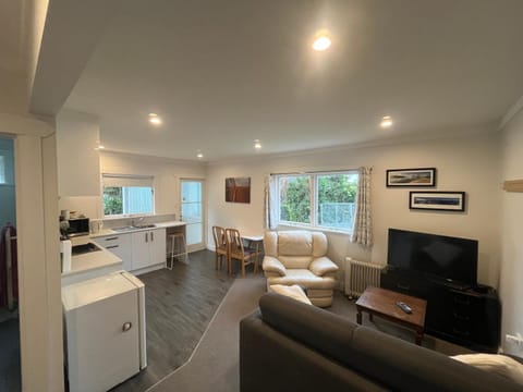 Pohutukawa Oasis - 1 bed apartment Apartment in Auckland Region
